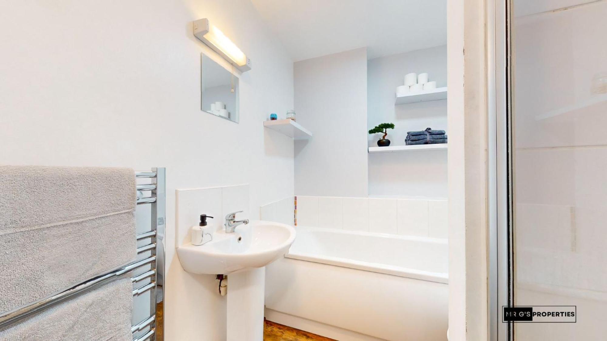 Apartment Centre With Free Parking Cardiff