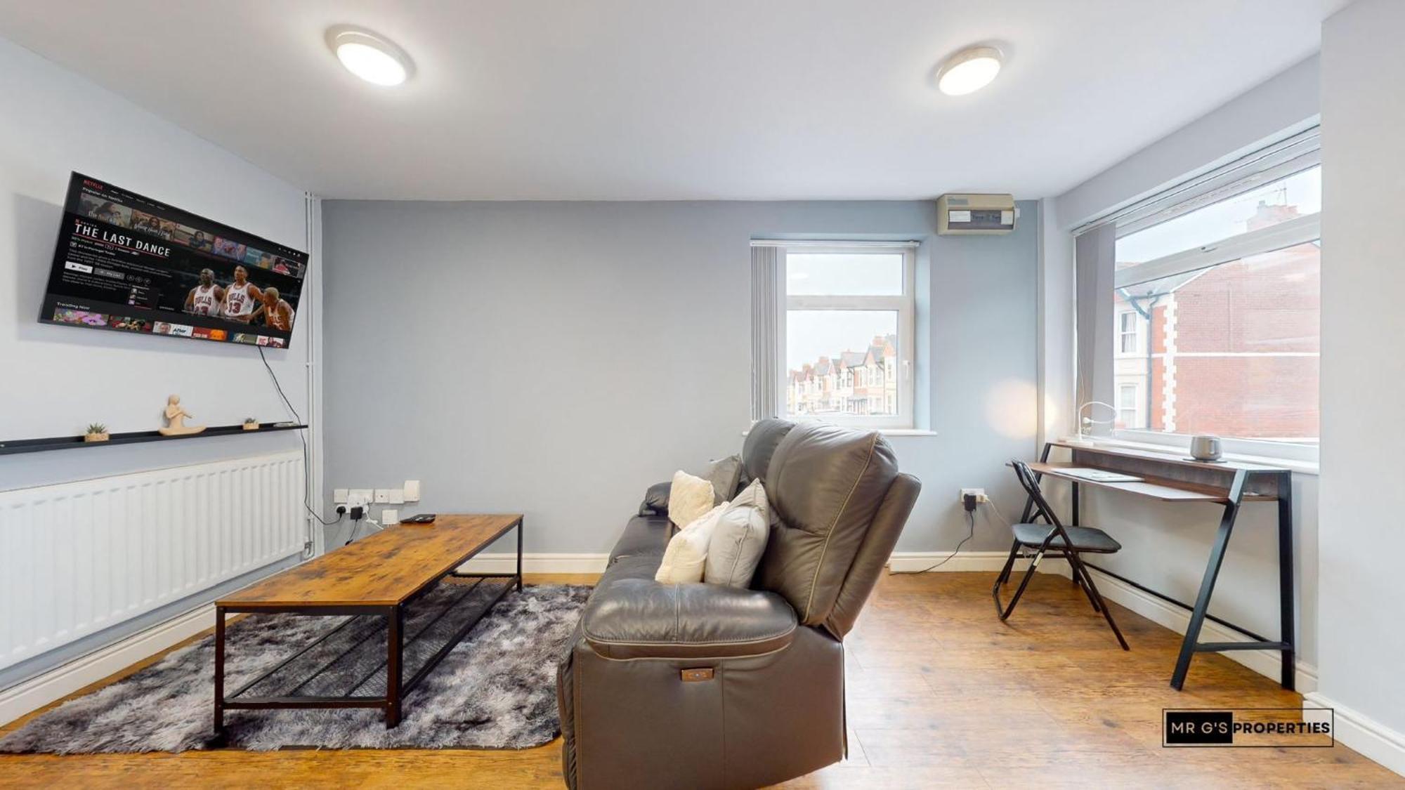 Apartment Centre With Free Parking *
