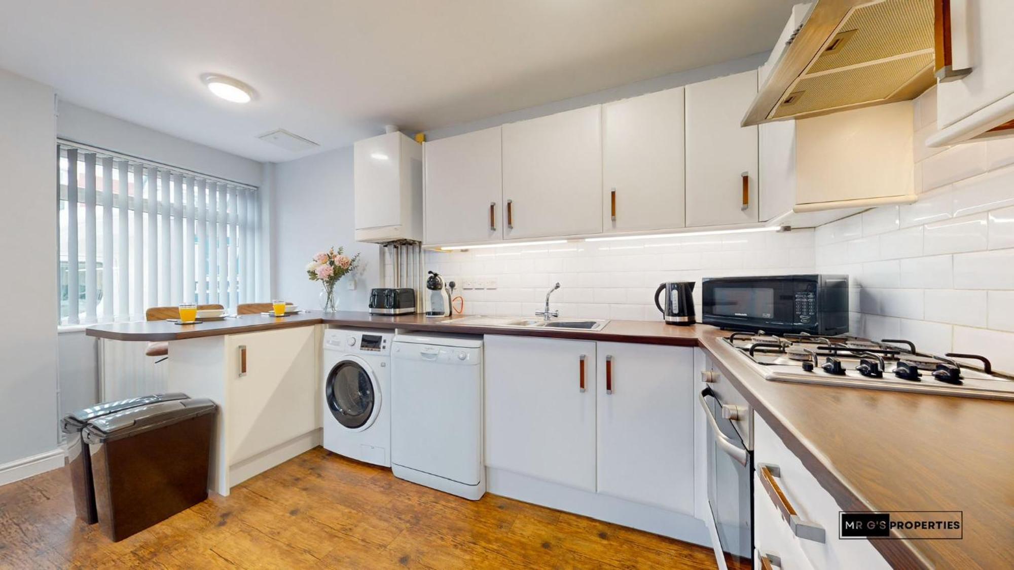 Centre With Free Parking Apartment *